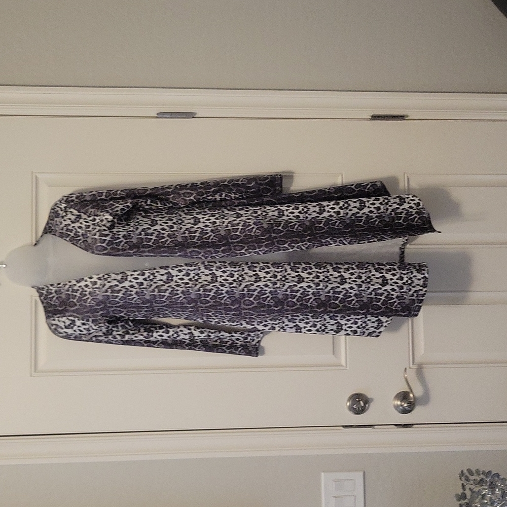 Snow leopard duster new with tags